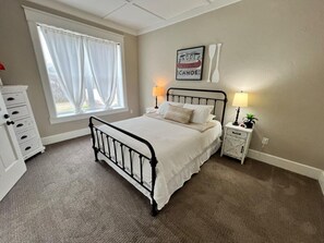 6 habitaciones, tabla de planchar con plancha y cuna de viaje 