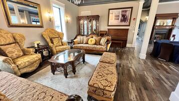 Smart TV, fireplace, books