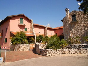 Exterior - Cosy apartment in villa for 8 people with A/C, WIFI, pool, TV, terrace and pets allowed (Lignano Sabbiadoro)