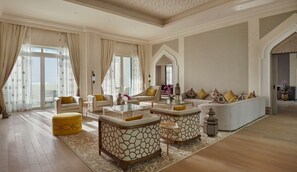 Flat-screen TV - Hilton Salwa Beach Resort & Villas (Abu Samra)