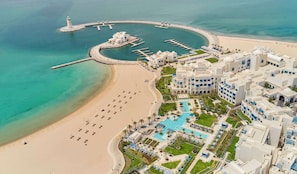 Exterior - Hilton Salwa Beach Resort & Villas (Abu Samra)