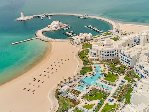 Hilton Salwa Beach Resort & Villas