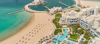 Hilton Salwa Beach Resort & Villas
