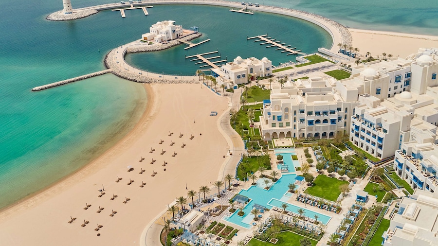 Hilton Salwa Beach Resort & Villas
