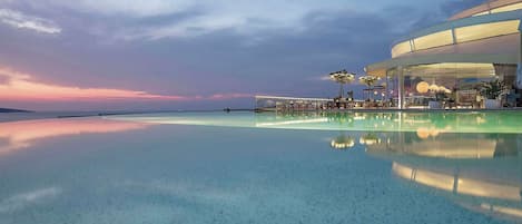 Seasonal outdoor pool, pool cabanas (surcharge), pool umbrellas