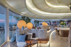 4 restaurants servant le déjeuner, le dîner, le souper et le brunch