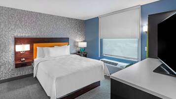 Suite, 1 habitación, para no fumadores | Escritorio, espacio para trabajar con laptop y cortinas blackout