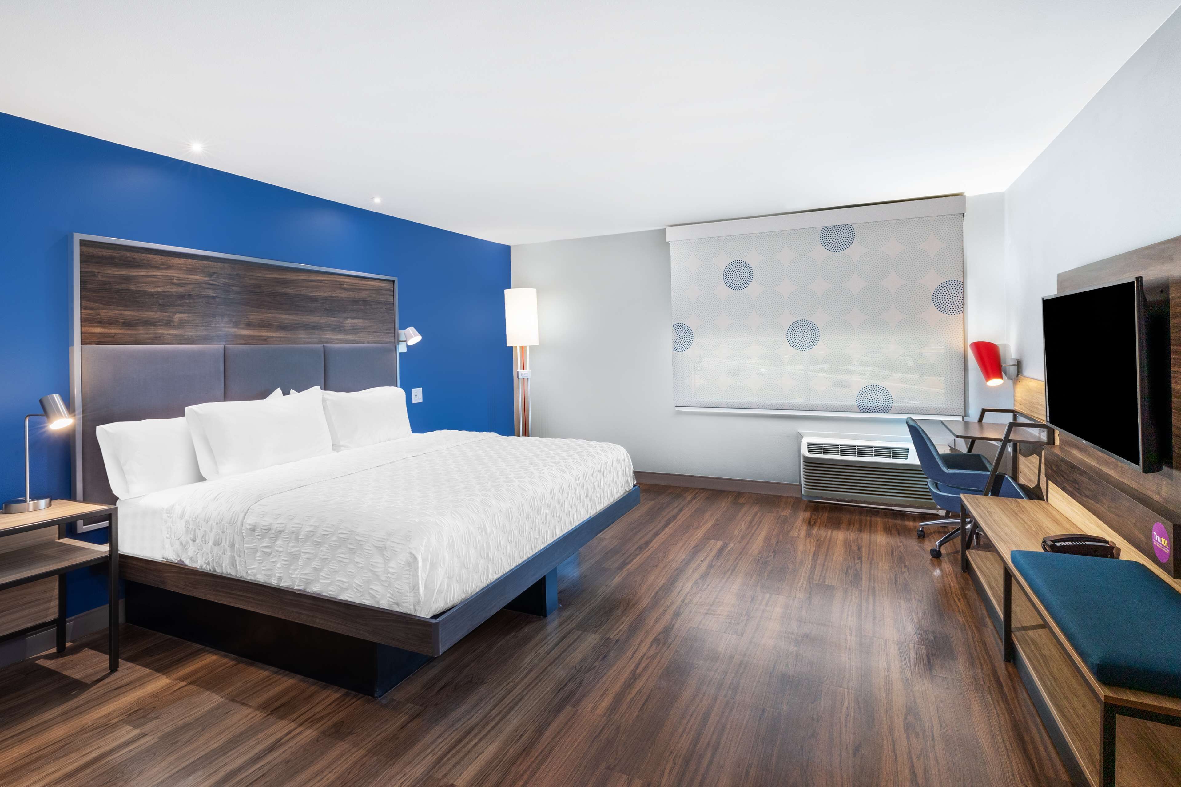 room, 1 king bed, accessible (roll-in shower) | desk, laptop workspace, blackout curtains, iron/ironing board