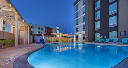 Tru by Hilton Laredo Airport