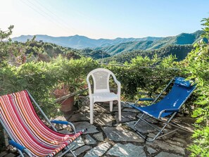 Terrace/patio - Cosy apartment for 4 people with pool, WIFI, A/C, patio, pets allowed and panoramic view (Castellaro)