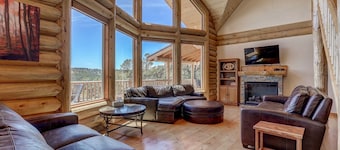 Gorgeous 5 Bedroom Log Cabin for your ALL YEAR relaxation by Zion National Park