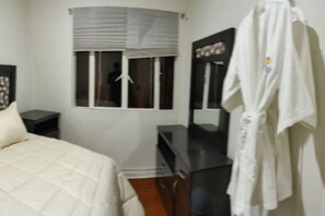 2 bedrooms, iron/ironing board, WiFi