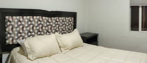 2 bedrooms, iron/ironing board, WiFi