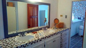 Bathtub, towels, toilet paper - A Villa Vacation in Negril Jamaica Creative Elegant Tropical a Unique Experience (Negril)