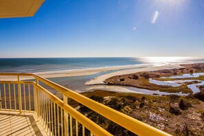 On the beach - Premiere Condo!! Gorgeous!! You Have Truly Found Paradise! + Beach Locker! (Myrtle Beach)