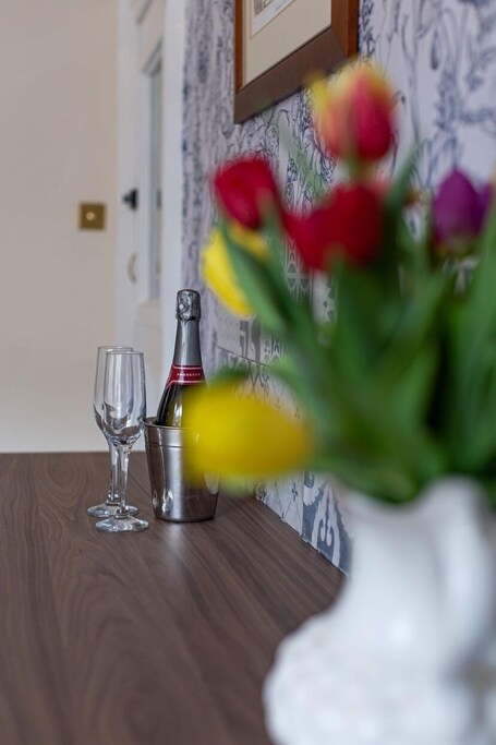 The Capri Guesthouse - Image 18