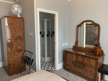The Capri Guesthouse - Image 5