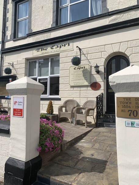 The Capri Guesthouse - Image 4