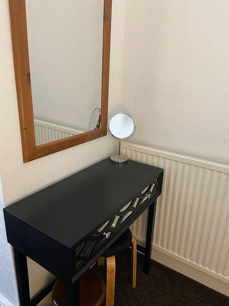 The Capri Guesthouse - Image 6