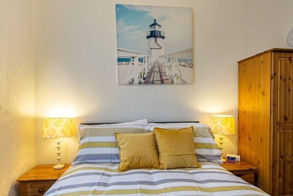 Family Double Room | Individually decorated, individually furnished, iron/ironing board
