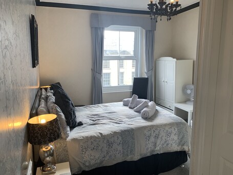 The Capri Guesthouse - Image 33