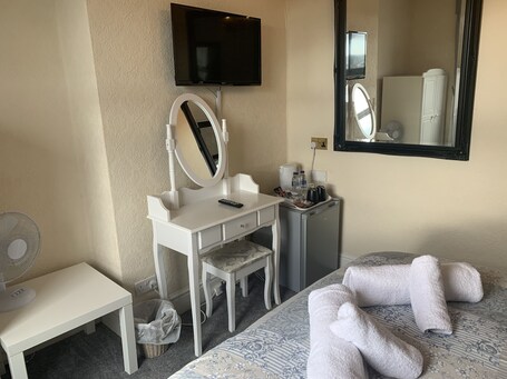 The Capri Guesthouse - Image 1