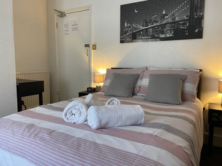 The Capri Guesthouse - Image 19