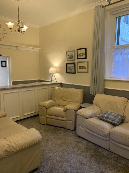 The Capri Guesthouse - Image 13