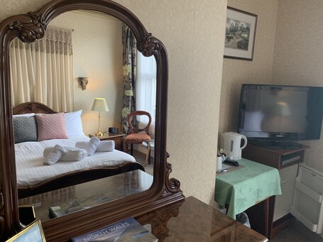 The Capri Guesthouse - Image 42