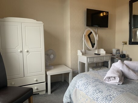 The Capri Guesthouse - Image 32