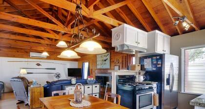 Waterfront Cabin On Bastrop Bayou With A Lighted Fishing Pier
