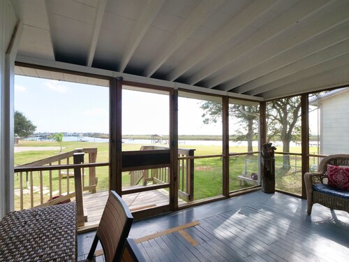 Waterfront Cabin On Bastrop Bayou With A Lighted Fishing Pier