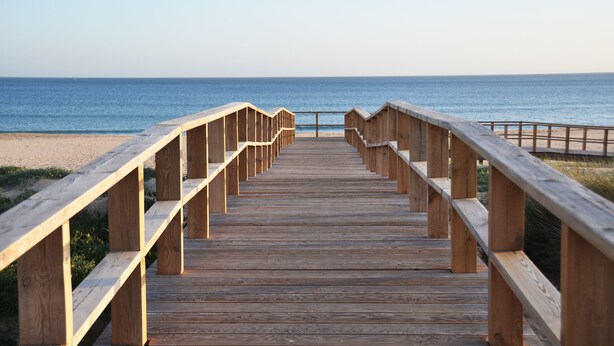 A wooden boardwalk leading to a beach with a railing on one side. - Sunset at Vila da Praia - Neat to Alvor Beach and Very Close to Alvor Village (Alvor)