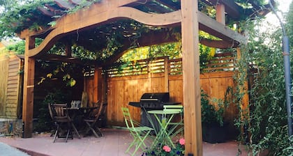 Charming and Eclectic Downtown Studio