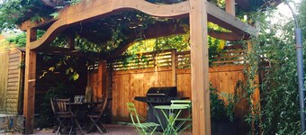 Charming and Eclectic Downtown Studio