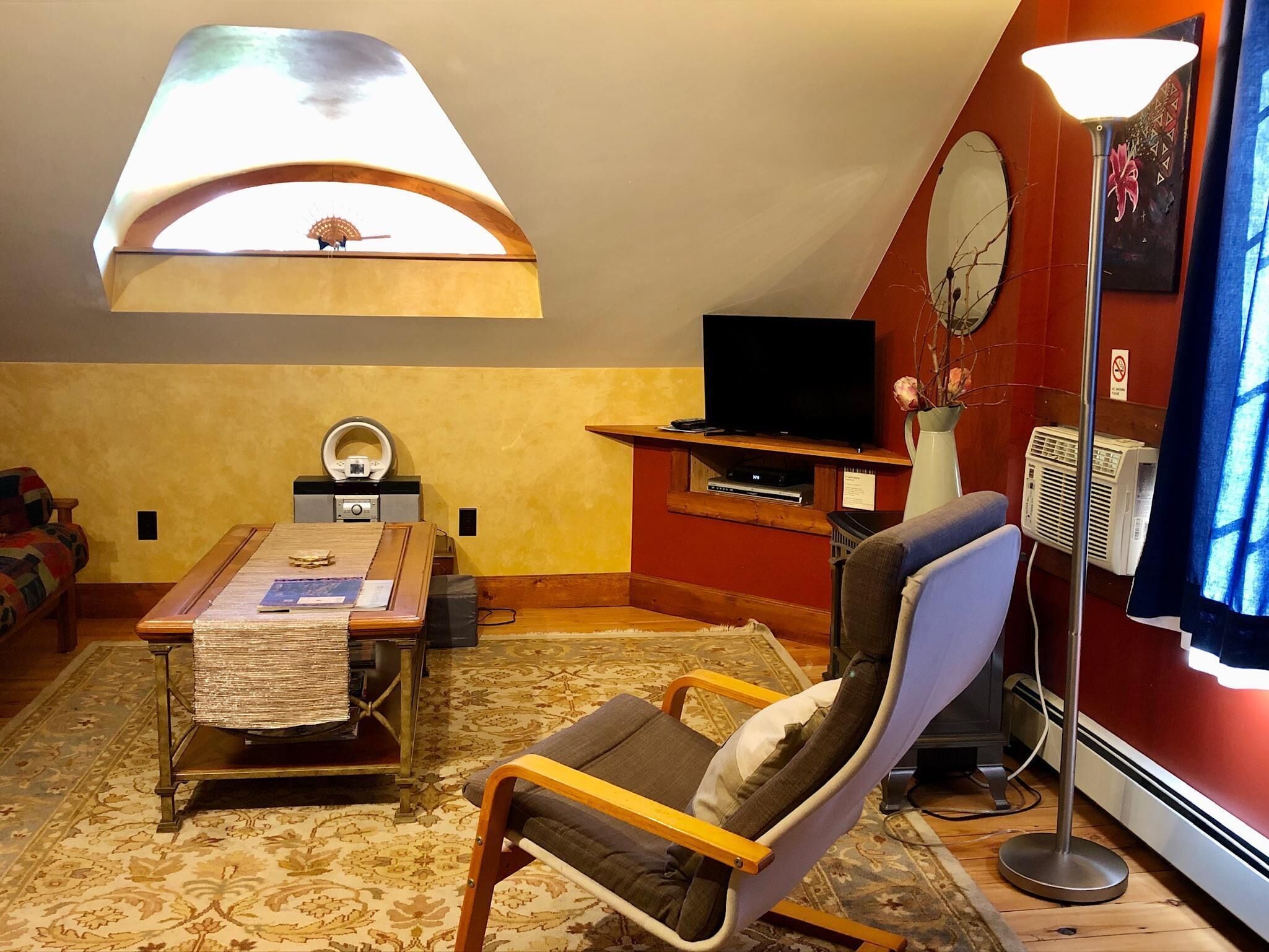 Charming and Eclectic Downtown Studio