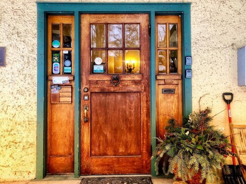 Kokanee Suite – Bright Guest Studio in Downtown Nelson