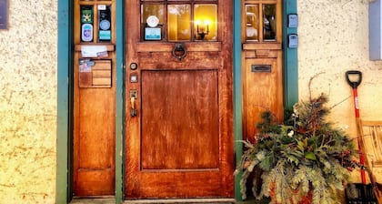 Kokanee Suite – Bright Guest Studio in Downtown Nelson