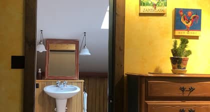 Kokanee Suite – Bright Guest Studio in Downtown Nelson