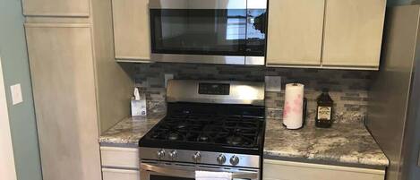 Frigorífic, microones, forn i placa de cuina