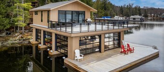Traditional 2 bdrm Cottage + 2 bdrm Boathouse on Lake Rosseau!