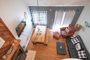 Smart TV y chimenea