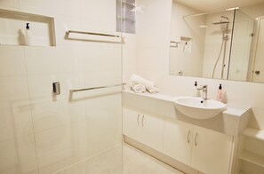 Hair dryer, towels - Prime Location | 2BR Grand Apt | Courtyard | North Adelaide | Near CBD Events + Private Parking (North Adelaide)