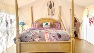 1 bedroom, desk, iron/ironing board, WiFi