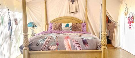 1 bedroom, desk, iron/ironing board, WiFi