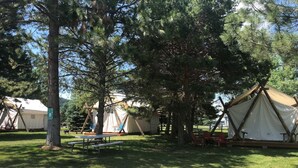 Outdoor dining - Arabian nights Luxury suite, Glamping tent (Irwin)