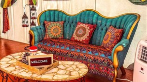 TV - Arabian nights Luxury suite, Glamping tent (Irwin)