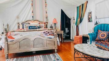 1 bedroom, desk, iron/ironing board, WiFi