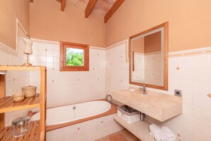 Vasca, asciugacapelli, asciugamani