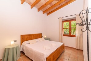 2 bedrooms, in-room safe, iron/ironing board, free WiFi - Villa Martiner for 4 people with pool (Pollensa)